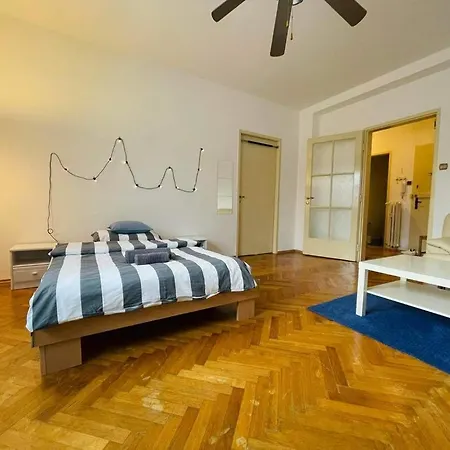 2 Bdr In Historic Center *